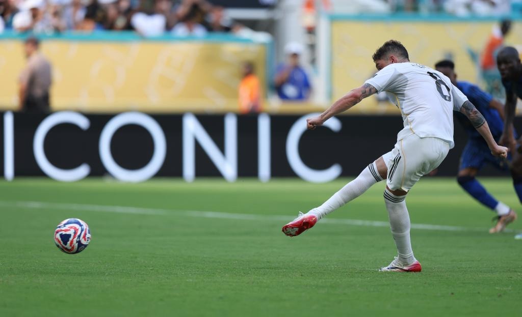 国乒8-2战胜法国队，豪取六连胜，王曼昱轰出11：2，梁靖崑丢两局